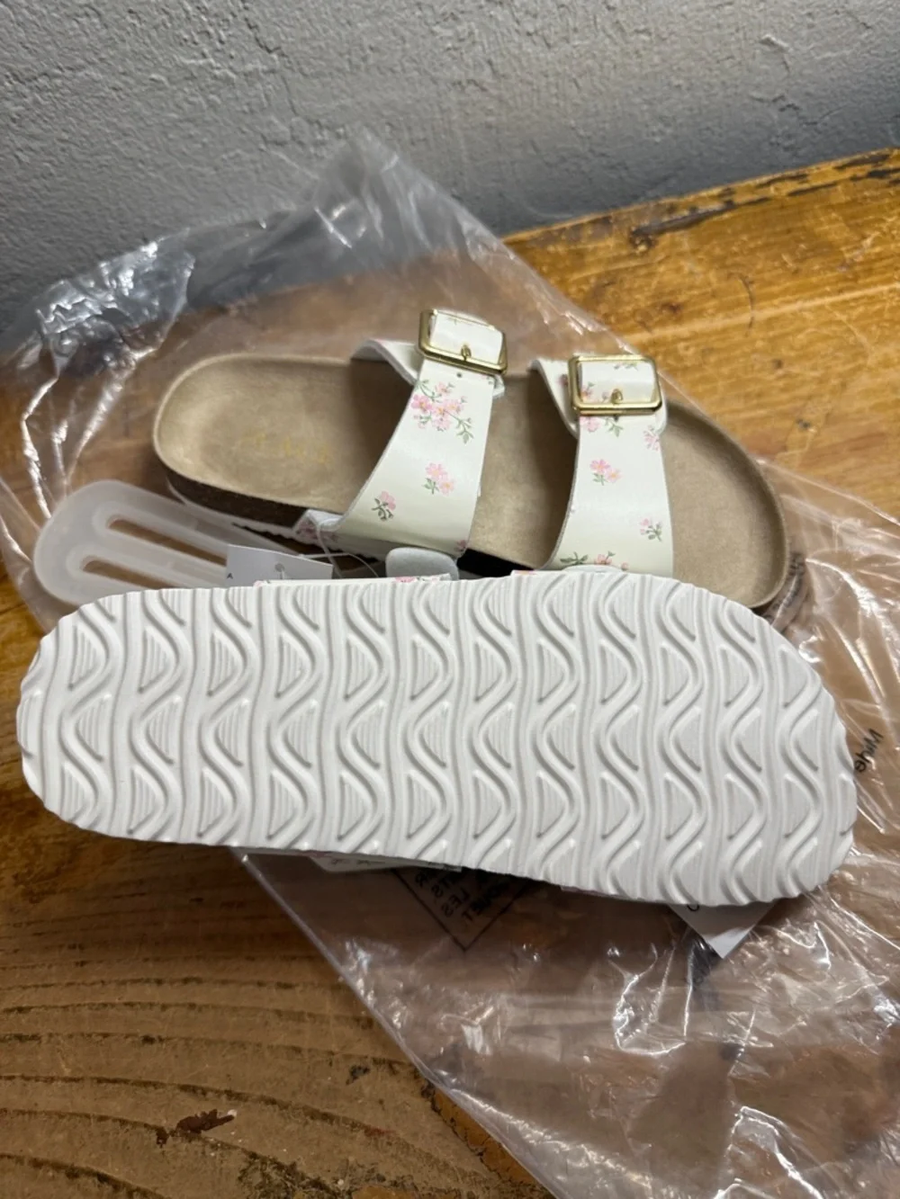 Children’s place girls floral sandal size 2 NWT